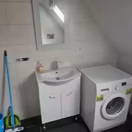 Schoene Vollausgestattete Monteurs- Gaestewohnung In Der Gartenstadt Und Naehe Geiseltalsee 2208 *